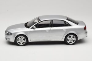 Audi A4 B8 3.2 Quattro シルバー Minichamps 1:18 5010404115 メタル - 画像 4/8
