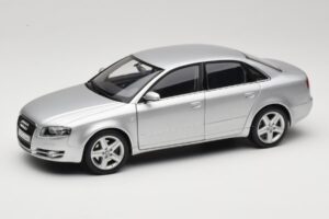 Audi A4 B8 3.2 Quattro シルバー Minichamps 1:18 5010404115 メタル