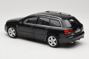 Audi A4 B8 Avant 3.2 Quattro ブラック Minichamps 1:18 5010404225 メタル - 画像 7/8