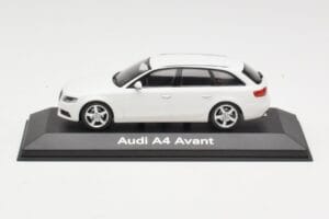 Audi A4 B8 Avant Ibis White Minichamps 1:43 5010804213 メタル