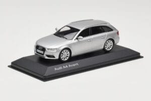 Audi A4 B8 Avant Ice Silver Minichamps 1:43 5011204213 メタル - 画像 2/4