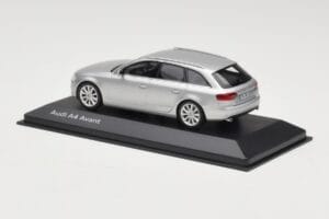 Audi A4 B8 Avant Ice Silver Minichamps 1:43 5011204213 メタル - 画像 3/4