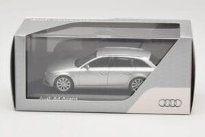 Audi A4 B8 Avant Ice Silver Minichamps 1:43 5011204213 メタル - 画像 4/4