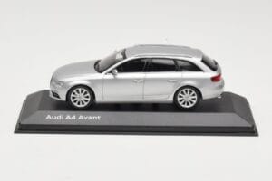 Audi A4 B8 Avant Ice Silver Minichamps 1:43 5011204213 メタル