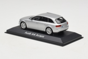 Audi A4 B8 Avant Ice Silver Minichamps 1:43 5011204213-R1 メタル - 画像 3/4
