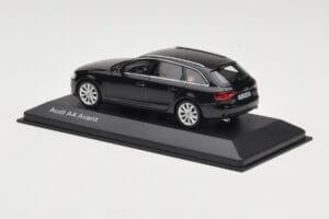 Audi A4 B8 Avant Phantom Black Minichamps 1:43 5011204223 メタル - 画像 3/4