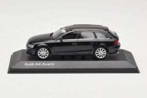 Audi A4 B8 Avant Phantom Black Minichamps 1:43 5011204223 メタル