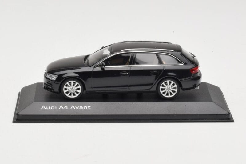 Audi A4 B8 Avant Phantom Black Minichamps 1:43 5011204223 メタル