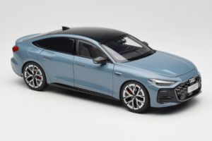 Audi A5L Sportback グレイッシュブルー OEM 1:18 ZAM60004B メタル - 画像 6/8