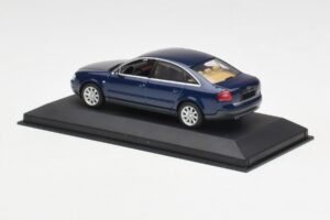 Audi A6 C5 ダークブルー Minichamps 1:43 132093 メタル - 画像 3/4