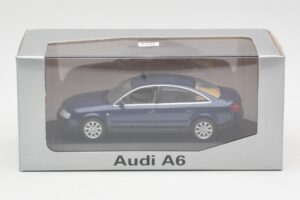Audi A6 C5 ダークブルー Minichamps 1:43 132093 メタル - 画像 4/4