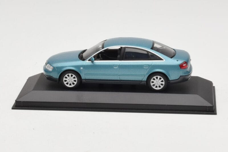 Audi A6 C5 ライトブルー Minichamps 1:43 AUDI004 メタル