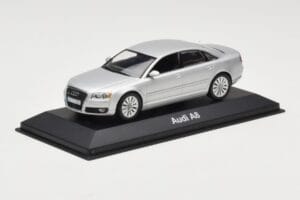 Audi A8 D3 ライトシルバー Minichamps 1:43 5010508113 メタル - 画像 2/4
