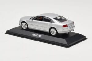 Audi A8 D3 ライトシルバー Minichamps 1:43 5010508113 メタル - 画像 3/4