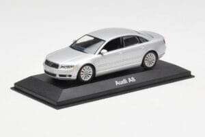 Audi A8 D3 シルバー Minichamps 1:43 20000001386001 メタル - 画像 2/4