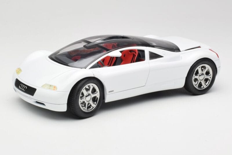 Audi Avus Quattro Alpine White Revell 1:18 08913 メタル