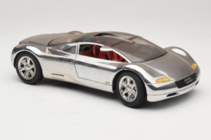 Audi Avus Quattro Chrome Silver Revell 1:18 08913-C1 メタル - 画像 6/8