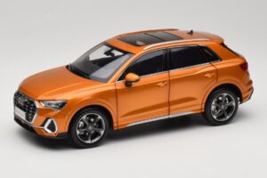Audi Q3 F3 Orange Metallic Paudi Model 1:18 05962Q32019 メタル