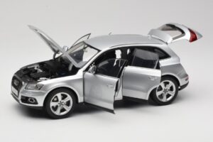 Audi Q5 8R Ice Silver Kyosho 1:18 09242IS メタル - 画像 2/8