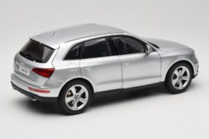 Audi Q5 8R Ice Silver Kyosho 1:18 09242IS メタル - 画像 3/8