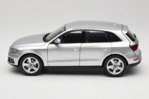 Audi Q5 8R Ice Silver Kyosho 1:18 09242IS メタル - 画像 4/8