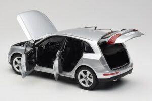 Audi Q5 8R Ice Silver Kyosho 1:18 09242IS メタル - 画像 5/8