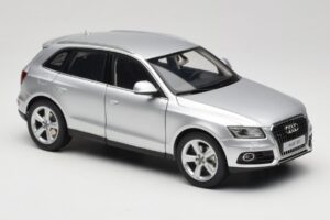 Audi Q5 8R Ice Silver Kyosho 1:18 09242IS メタル - 画像 6/8