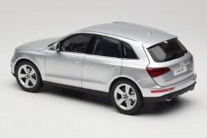 Audi Q5 8R Ice Silver Kyosho 1:18 09242IS メタル - 画像 7/8