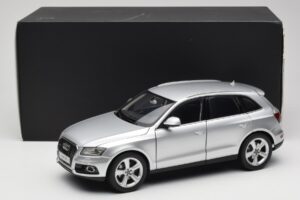 Audi Q5 8R Ice Silver Kyosho 1:18 09242IS メタル - 画像 8/8