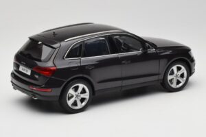 Audi Q5 8R Lava Grey Kyosho 1:18 09242LG メタル - 画像 3/8