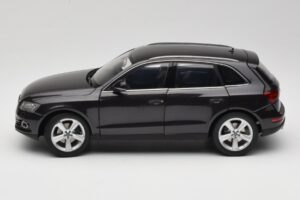 Audi Q5 8R Lava Grey Kyosho 1:18 09242LG メタル - 画像 4/8