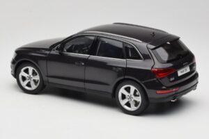 Audi Q5 8R Lava Grey Kyosho 1:18 09242LG メタル - 画像 7/8
