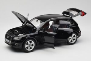 Audi Q5 8R Phantom Black Kyosho 1:18 09242BK メタル - 画像 2/8