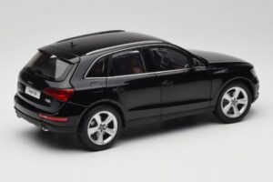 Audi Q5 8R Phantom Black Kyosho 1:18 09242BK メタル - 画像 3/8