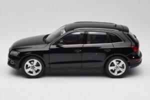 Audi Q5 8R Phantom Black Kyosho 1:18 09242BK メタル - 画像 4/8