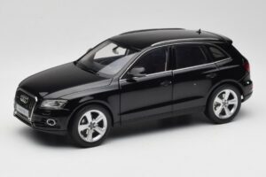 Audi Q5 8R Phantom Black Kyosho 1:18 09242BK メタル
