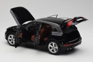 Audi Q5 8R Phantom Black Kyosho 1:18 09242BK メタル - 画像 5/8
