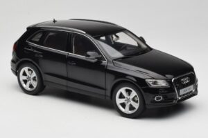 Audi Q5 8R Phantom Black Kyosho 1:18 09242BK メタル - 画像 6/8