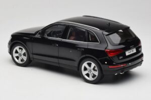 Audi Q5 8R Phantom Black Kyosho 1:18 09242BK メタル - 画像 7/8