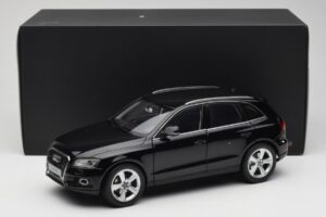 Audi Q5 8R Phantom Black Kyosho 1:18 09242BK メタル - 画像 8/8