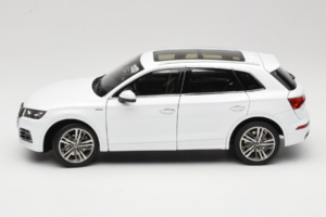 Audi Q5L FY ホワイト Paudi Model 1:18 30694 メタル - 画像 4/8