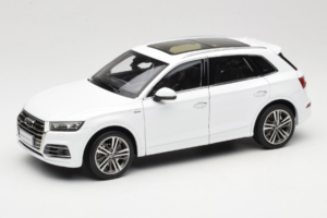 Audi Q5L FY ホワイト Paudi Model 1:18 30694 メタル