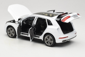 Audi Q5L FY ホワイト Paudi Model 1:18 30694 メタル - 画像 5/8