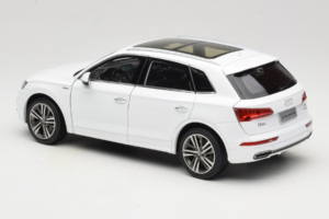 Audi Q5L FY ホワイト Paudi Model 1:18 30694 メタル - 画像 7/8