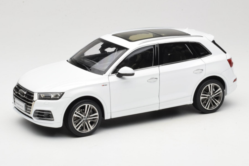 Audi Q5L FY ホワイト Paudi Model 1:18 30694 メタル