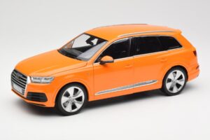 Audi Q7 4M オレンジ メタリック Minichamps 1:18 110014004 メタル