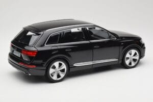 Audi Q7 4M Orca Black Minichamps 1:18 5011407625 メタル - 画像 3/8