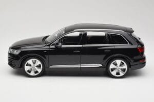 Audi Q7 4M Orca Black Minichamps 1:18 5011407625 メタル - 画像 4/8