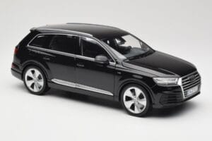 Audi Q7 4M Orca Black Minichamps 1:18 5011407625 メタル - 画像 6/8