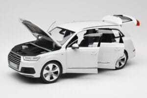 Audi Q7 4M ホワイト Minichamps 1:18 110014000 メタル - 画像 2/8